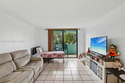 1825 W 44th Pl #208, Hialeah, FL 33012 - Photo 9