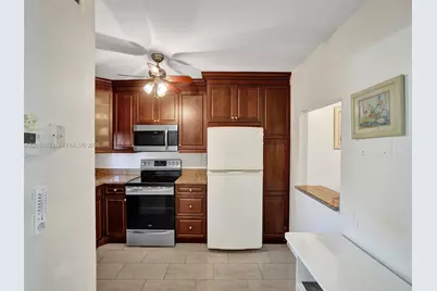 8962 S Hollybrook Blvd #303, Pembroke Pines, FL 33025 - Photo 13