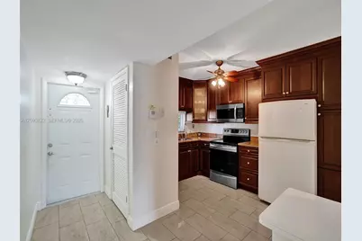 8962 S Hollybrook Blvd #303, Pembroke Pines, FL 33025 - Photo 19