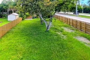 2402 SW 110th Ave, Miami, FL 33165 - Photo 3