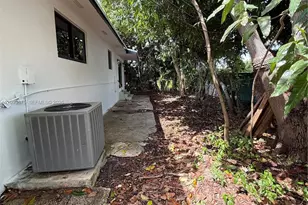 1551 NE 117th St, Miami, FL 33161 - Photo 7
