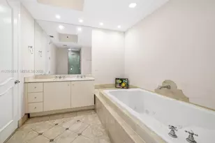100 S Pointe Dr, Miami Beach, FL 33139 - Photo 11