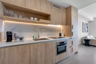 11 NE 6th St #2310, Miami, FL 33132 - Photo 3