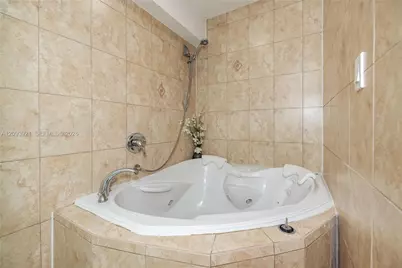 5225 Collins Ave #1114, Miami Beach, FL 33140 - Photo 21