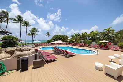 5225 Collins Ave #1114, Miami Beach, FL 33140 - Photo 9