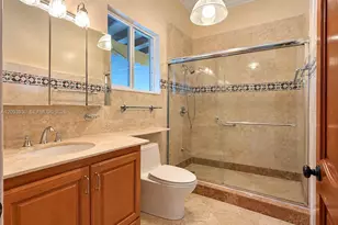 7345 N Augusta Dr, Hialeah, FL 33015 - Photo 9