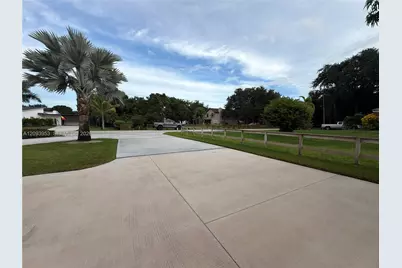 2751 SW 141st Ter, Davie, FL 33330 - Photo 137