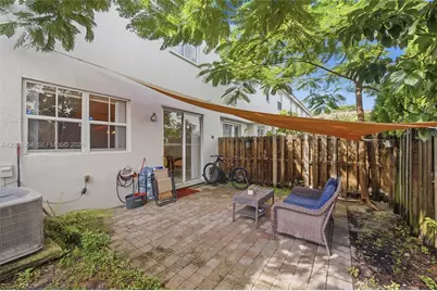 1025 NE 207th Ter, Miami, FL 33179 - Photo 21