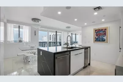 5875 Collins Ave #1707, Miami Beach, FL 33140 - Photo 3