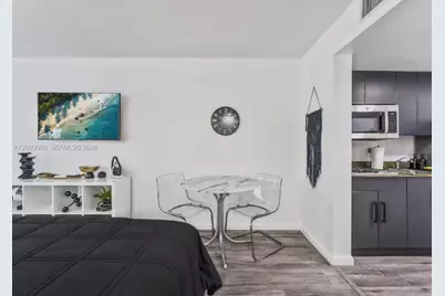 1200 Brickell Bay Dr #2610, Miami, FL 33131 - Photo 9