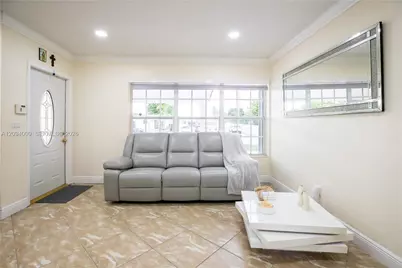 188 E 59th St, Hialeah, FL 33013 - Photo 29