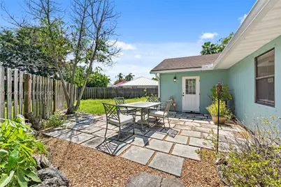 2044 NE 24th St, Jensen Beach, FL 34957 - Photo 31