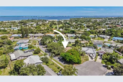 2044 NE 24th St, Jensen Beach, FL 34957 - Photo 33