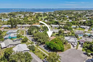 2044 NE 24th St, Jensen Beach, FL 34957 - Photo 33