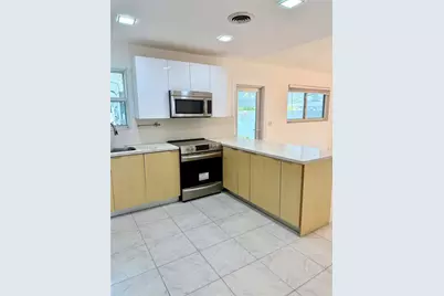 21140 NE 26th Ave, Miami, FL 33180 - Photo 3