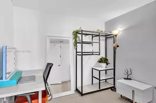 253 NE 2nd St, Miami, FL 33132 - Photo 21
