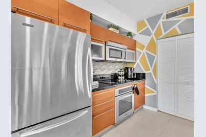 253 NE 2nd St #2208, Miami, FL 33132 - Photo 9