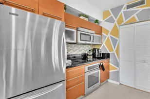 253 NE 2nd St, Miami, FL 33132 - Photo 9