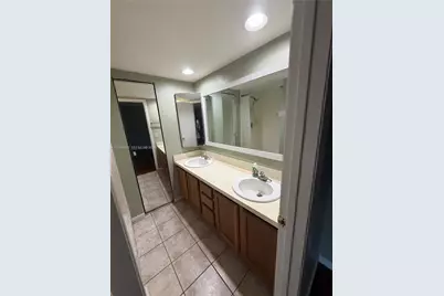 2564 Lakeview Ct, Cooper City, FL 33026 - Photo 13