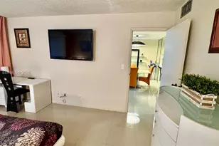 410 SE 2nd St, Hallandale Beach, FL 33009 - Photo 21