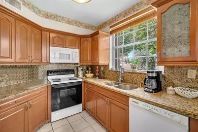 14611 Balgowan Rd #103-1, Miami Lakes, FL 33016 - Photo 27