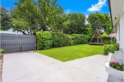 4547 SW 16th St, Miami, FL 33134 - Photo 25