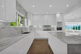 205 N Hibiscus Dr, Miami Beach, FL 33139 - Photo 17