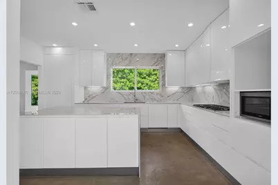 205 N Hibiscus Dr, Miami Beach, FL 33139 - Photo 21