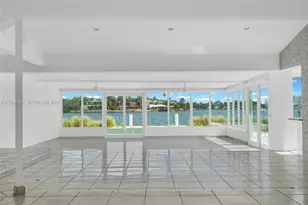 205 N Hibiscus Dr, Miami Beach, FL 33139 - Photo 13