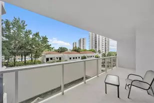 20281 E Country Club Dr, Aventura, FL 33180 - Photo 23