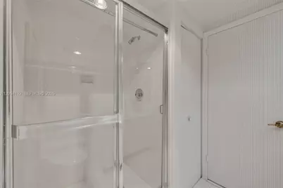 20281 E Country Club Dr #305, Aventura, FL 33180 - Photo 21