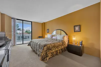 20281 E Country Club Dr #305, Aventura, FL 33180 - Photo 11