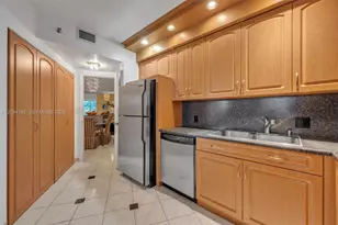 20281 E Country Club Dr, Aventura, FL 33180 - Photo 7