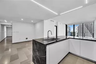 88 SW 7th St, Miami, FL 33130 - Photo 3