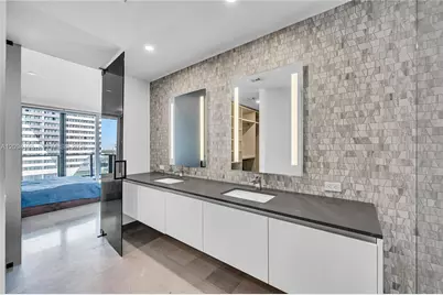 88 SW 7th St #806, Miami, FL 33130 - Photo 37
