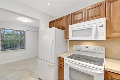 13475 SW 9th St #413A, Pembroke Pines, FL 33027 - Photo 5