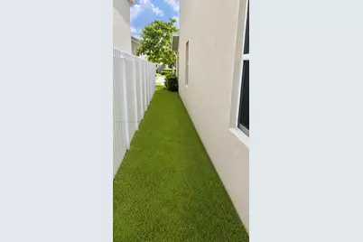 619 NE 4th St, Florida City, FL 33034 - Photo 17