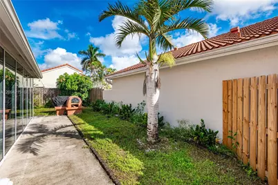 12519 NW 10th Ct, Sunrise, FL 33323 - Photo 5