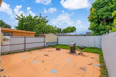 21466 NW 40th Cir Ct, Miami Gardens, FL 33055 - Photo 23