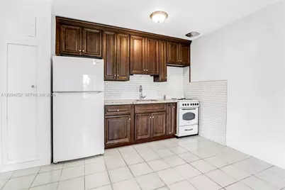 123 SE 2nd Ave #1, Hallandale Beach, FL 33009 - Photo 5