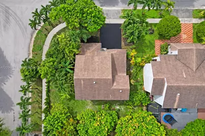 8741 SW 10th St, Pembroke Pines, FL 33025 - Photo 41