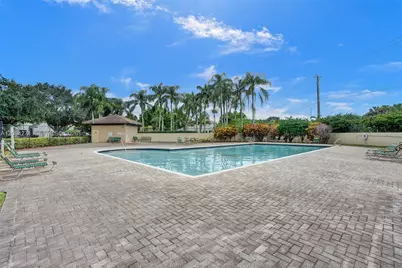8741 SW 10th St, Pembroke Pines, FL 33025 - Photo 45