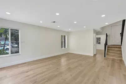 8741 SW 10th St, Pembroke Pines, FL 33025 - Photo 15