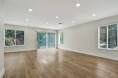 8741 SW 10th St, Pembroke Pines, FL 33025 - Photo 5