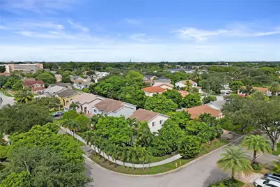 8741 SW 10th St, Pembroke Pines, FL 33025 - Photo 47