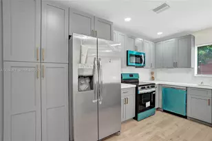 8741 SW 10th St, Pembroke Pines, FL 33025 - Photo 11