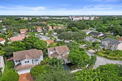 8741 SW 10th St, Pembroke Pines, FL 33025 - Photo 39