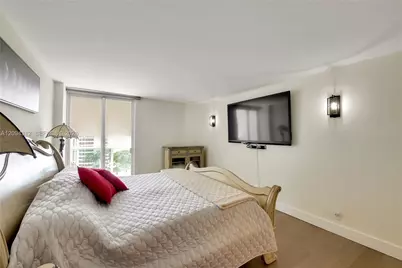 100 Bayview Dr #1008, Sunny Isles Beach, FL 33160 - Photo 27