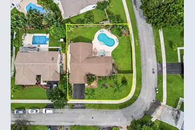 1061 Cedar Creek Way, Davie, FL 33325 - Photo 3