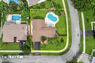 1061 Cedar Creek Way, Davie, FL 33325 - Photo 3
